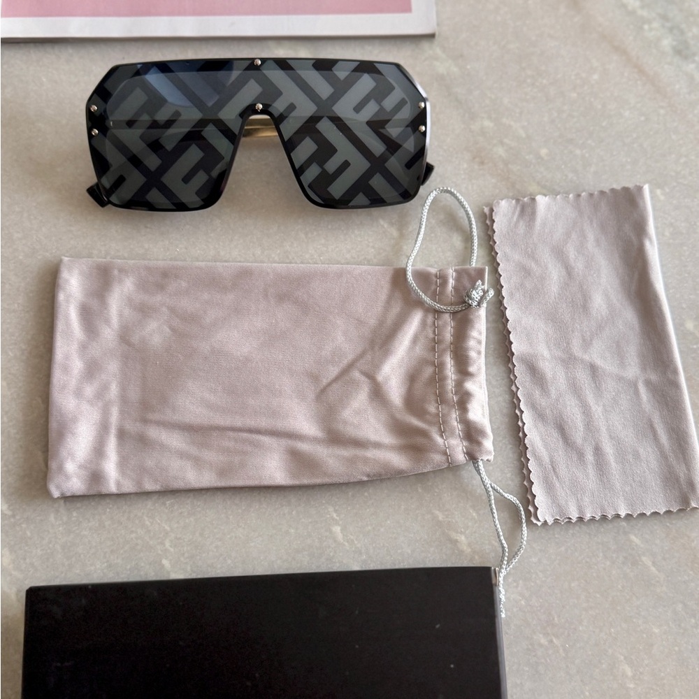 NIB FF Black Shield Sunglasses - Picture 2 of 5